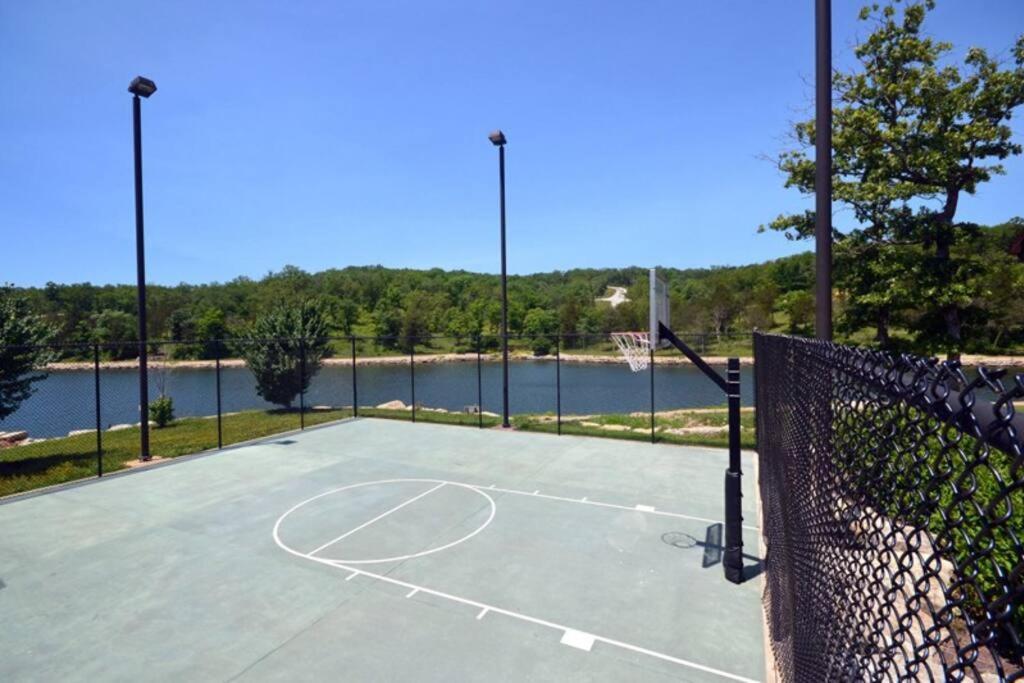 Couples Condo Retreat Overlooking Golf Course Branson West Exterior photo