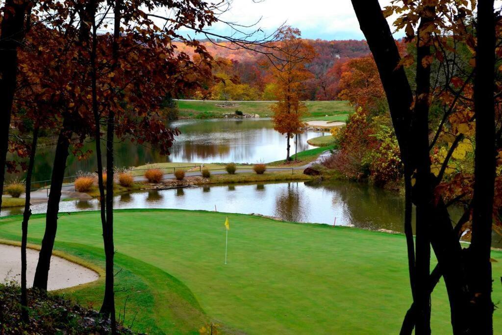 Couples Condo Retreat Overlooking Golf Course Branson West Exterior photo